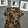 2025 principios de otoño nueva camiseta de manga corta con cuello redondo y estampado floral de leopardo para mujer, bonita, mareante, delgada, camiseta básica