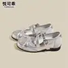 Sapatilhas prateadas de couro genuíno com sola grossa para aumentar a altura para mulheres, novo modelo de verão 2026, sandálias super estilosas, sapatos Mary Jane