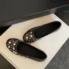 Versión de piel de oveja~Zapatos planos de punta redonda con remaches desgastados vintage, slip-on, versátiles, suela blanda, estilo ballet Mary Jane