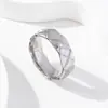 Estilo Pequena Fragrância Luxo Leve Alta Qualidade Joias de Aço Inoxidável Moderno e Único Rombo Geométrico Acessório de Mão Anel de Aço Titânio Unissex