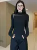 Camiseta de Manga Larga con Retazos de Malla Hueca Irregular para Mujer, Camiseta Básica de Cuello Semi Alto, Nuevo Top Único Picante para Chica de Otoño e Invierno