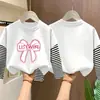 Camiseta de algodón puro para niña, estilo falso dos piezas, manga larga, nuevo estilo primavera y otoño 2026, top lindo para niñas pequeñas