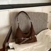 Bolsa feminina de camurça para axila, nova bolsa de ombro vintage Maillard para o outono de 2026, bolsa transversal de grande capacidade