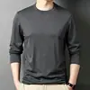 Camiseta de manga larga para hombre, adecuada para primavera y otoño, corte holgado, cuello redondo, capa interior fina, base elástica, versátil y moderna