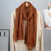 Bufanda Transfronteriza de Nuevo Estilo para Mujer, Temporada de Primavera, Bufanda plisada de Gasa de Bali, Chal de Viaje, Pañuelo de Cabeza Bohemio Versátil de Color Sólido