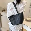 Nova Bolsa de Palha Tecida de Verão 2026 para Mulheres, Design de Nicho, Grande Capacidade, Bolsa de Ombro Único, Estilo Artístico e Relaxado