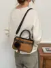 Bolso de mano con acabado mate retro, nueva colección otoño/invierno 2026, bolso cruzado versátil para mujer, bolso tote moderno y popular, bolso de mano pequeño