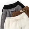 Pantalones Cortos de Lana de Cordero Off-White para Mujer, Adecuados como Ropa Exterior, Novedad Otoño 2026 de Cintura Alta, Corte A, Adelgazantes, Casuales para Figuras Pequeñas