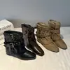Botas de Moda de Suela Plana Aumento Interno Versátiles Nuevo Estilo Botas para Pantalón Botines Delgadas Temperamento Hebilla Cinturón Retro Otoño 2026 para Mujer