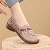 Producto popular de comercio exterior en Douyin: Zapatos de suela blanda para mujeres de mediana edad y mayores, transpirables, antideslizantes, sandalias caladas para madres