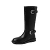 Botas de montaria estilo europeu, com fivelas duplas, couro de flor integral, coleção outono/inverno 2026, salto baixo robusto, bico redondo, couro genuíno, cano médio a alto, botas longas para mulheres