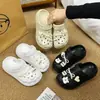 2025 Nuevo Patrón de Lunares Lazo Oso Blanco Accesorios DIY Desmontable Decoración de Zapato de Madera Hebilla de Zapato para Zapatos Ins