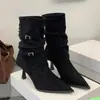 Botas Femininas Salto Bloco Bico Fino Retrô Chegada Nova Primavera 2026 Elegantes Botas de Cano Curto Salto Alto Pregueadas Fivela de Cinto Botas Western Cowboy