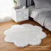 Alfombra de felpa con forma de pétalo, alfombra de cabecera para dormitorio de pelo largo de lana sintética, alfombra irregular con forma de flor de ciruelo estilo nórdico, producto transfronterizo