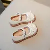 Zapatos pequeños de cuero versátiles estilo Mori para niñas 2025 primavera y otoño nuevos zapatos individuales para niña bebé zapatos de princesa suela blanda zapatos tipo mocasín