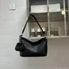 Bolso tejido de nicho súper popular para mujer, nuevo modelo 2026, versátil para el trabajo, bolso de hombro y cruzado, bolso tipo cubo de moda de alta gama