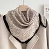 Lenço de Gaze Floral Preto, Lenço de Pescoço, Lenço Quadrado Pequeno 70cm, Lenço Feminino Fino, Lenço de Cabeça de Luxo, Estilo Mãe