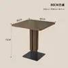 Bancos sob medida para restaurantes temáticos, incluindo bancos de parede, semicirculares e estofados para restaurantes de estilo ocidental, além de mesas e cadeiras comerciais para cafeterias.