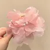 Pinza de tiburón fresca y elegante con un ambiente suave, nuevo pasador de flores 2026 para mujer, accesorio para el cabello versátil