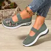 Sapatos de pano femininos estilo Pequim antigo, novos sapatos casuais de verão de corte baixo 2026 para senhoras, sapatos slip-on preguiçosos para mães