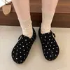 Zapatos casuales retro de moda nuevos de lunares para mujer, zapatos individuales versátiles para exteriores con detalle de hebilla para otoño de 2026