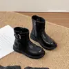 Botas femininas, botinhas infantis, coleção de outono, botas pretas estilo Martin até o meio da panturrilha, estilosas e versáteis, para crianças maiores, botas de couro estilo britânico