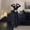Vestido Negro Pequeño de Mariposa Diseñado para Mujer en Otoño Nuevo Estilo Asimétrico de Gama Alta Elegante Cuello en V Delgado de Manga Larga Falda Larga Hermoso