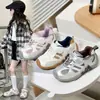Zapatillas de Entrenamiento Nuevas para Niños Primavera y Otoño, Malla Transpirable con Velcro, Zapatos Deportivos para Niños y Niñas, Suela Suave