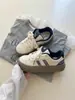 Zapatillas casuales cómodas populares para mujer, nuevas populares de otoño 2026, versátiles, de suela gruesa, que aumentan la altura, con cordones, ligeras