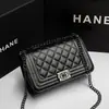 Bolsas de Alta Gama, Bolsos de Moda para Mujer, Nuevo Estilo K 2025, Versátil, Sencillo, Moderno, Estilo Pequeño y Elegante, Bolso Cruzado con Cadena