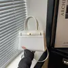 Bolso tejedor casual retro estilo europeo y americano para el trabajo, bolso de mano chic minimalista de lujo ligero 2026, bolso de hombro, bolso cruzado para mujer