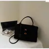 Bolsa Tote Casual Retrô Transfronteiriça para Mulheres 2025 Outono Nova Tendência Grande Capacidade Estilo Estrangeiro Luxo Leve Ombro Único Transversal