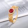 Novo anel aberto estilo renda retrô com design vazado incrustado de jade vermelho, temperamento de alta qualidade, anel de dedo indicador feminino versátil