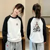 Camiseta térmica de manga larga con estampado de dibujos animados para niños, cálida y cómoda, top casual versátil para niñas, adecuado para otoño e invierno