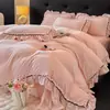 Conjunto de Roupa de Cama Bordado Estilo Luxo Leve em Veludo Leiteiro Quatro Peças, Conjunto de Três Peças com Lençol e Capa de Edredom Espessos em Coral Fleece e Flanela para Inverno