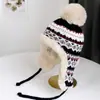 Gorro de Lana Coreano para Mujer Invierno que Muestra la Cara Pequeño Engrosado Cálido Felpa Gorro Lei Feng Ciclismo a Prueba de Frío Gorro de Punto con Protección para los Oídos