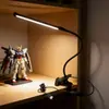 Luminária de mesa com clipe extra longa com luz de espectro total, projetada para estudar e fazer lição de casa, com uma luz de leitura longa e brilhante e um clipe para prender à mesa