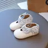 Zapatos de cuero estilo coreano para niñas 2026 primavera y otoño nueva moda zapatos de abuela simples zapatos para niñas zapatos de princesa para niños con suelas blandas