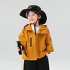 Valle del Viento 2026 Otoño Nueva Chaqueta Cortavientos con Capucha de Estilo Montañero para Exteriores para Niños, Chaqueta Elegante y Versátil para Niños, Nuevo Artículo