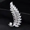 Corsage de Zirconia de Lujo y Atmosférico Broche de Alta Gama para Mujer Accesorios Decoración de Pin Sencilla Hebilla de Toalla de Seda Coreana Joyería