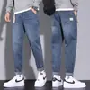 Jeans finos de verão para homens, marca da moda, corte reto solto, novo modelo 2026, calças cropped para homens, primavera e outono