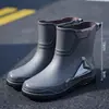 Botas de chuva masculinas impermeáveis antiderrapantes com veludo quente, botas curtas, sapatos espessados, sapatos aquáticos, sapatos de chuva, sapatos de borracha para trabalho, cozinha, exterior
