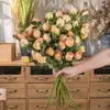 Venta de Liquidación 90% de Descuento Flores Artificiales Rosas de Cinco Cabezas Estilo Ins Flores de Simulación Fabricante Decoración del Hogar Boda Transfronteriza Venta al por Mayor