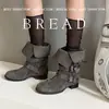 Garota Doce e Descolada~2026 Novas Botas Curtas Femininas Estilo Retrô Bico Redondo Com Rebites Tiras Cruzadas Salto Grosso Botas de Combate Bota de Duas Vias
