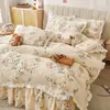 Lençol de Elástico Fresco Pastoral Saia de Cama Duas em Um Peça Única Acolchoada Universal Quatro Estações com Colcha Franzida Conjunto de Três Peças