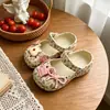 Sapatos Furados Mais Vendidos para Crianças 2026 Sandálias de Verão Sapatos Fechados para Meninas Sandálias para Uso Externo Sandálias Antiderrapantes Estilo Mais Vendido Atacado