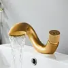 Grifo doméstico de cobre para agua caliente y fría, grifo para lavabo bajo encimera, grifo de lavabo de cascada para inodoro dorado creativo