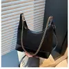 Nova bolsa de mão versátil de nicho para outono, bolsa quadrada de camurça para mulheres, bolsa elegante com corrente para ombro e transversal