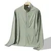 Roupa de Proteção Solar Tamanho Grande UPF50 Masculina Nova de Verão Anti-UV Seda Gelada Roupa de Proteção Solar Jaqueta Leve Masculina para Viagem