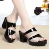 Sapatos Plataforma Impermeáveis de Solado Grosso Estilo Mãe para Comércio Exterior Europeu e Americano, Sandálias Femininas Slip-On, Sandálias de Salto Alto Peep-Toe, Verão Feminino Atacado